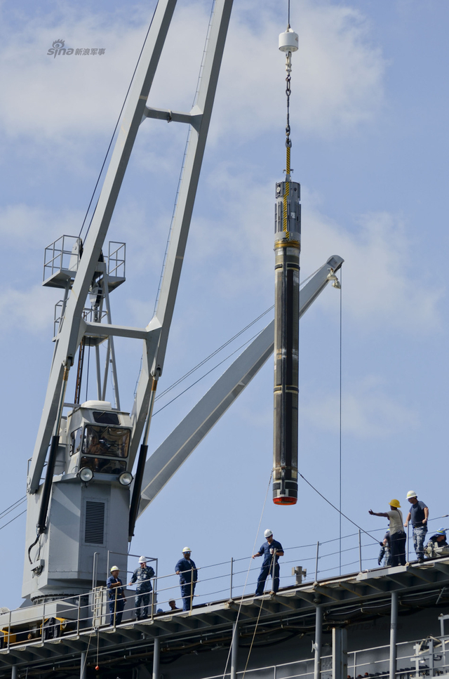 准备对付中国?美军核潜艇装战斧导弹垂发装置