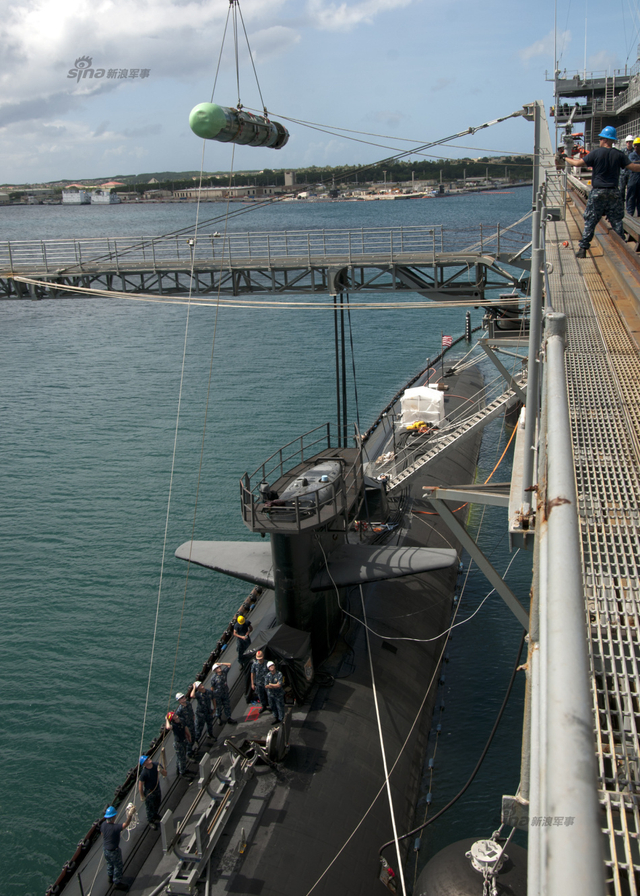 准备对付中国?美军核潜艇装战斧导弹垂发装置