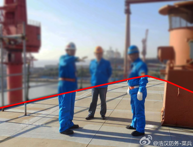 登上大船！疑曝中国在建055大驱最近距离图片