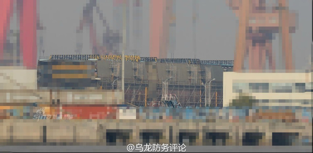登上大船！疑曝中国在建055大驱最近距离图片