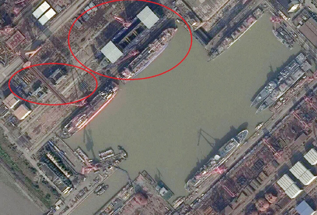 登上大船！疑曝中国在建055大驱最近距离图片