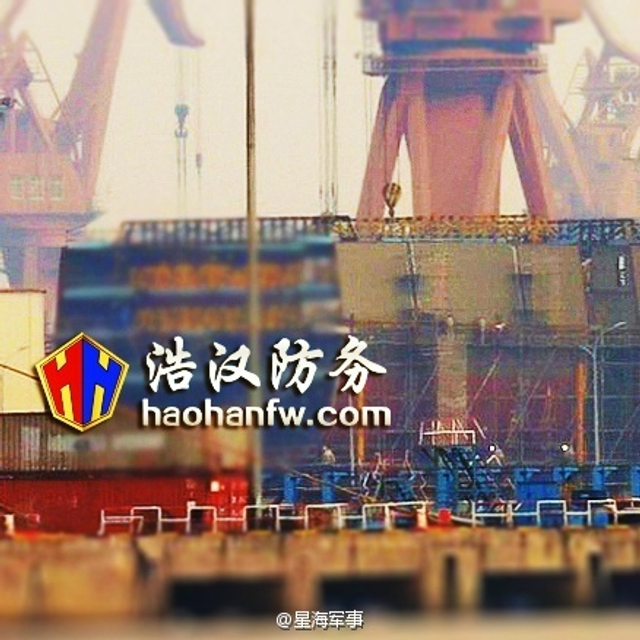 登上大船！疑曝中国在建055大驱最近距离图片