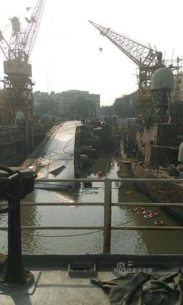 这该怪谁呢？印度海军军舰大修时侧翻 2人死亡