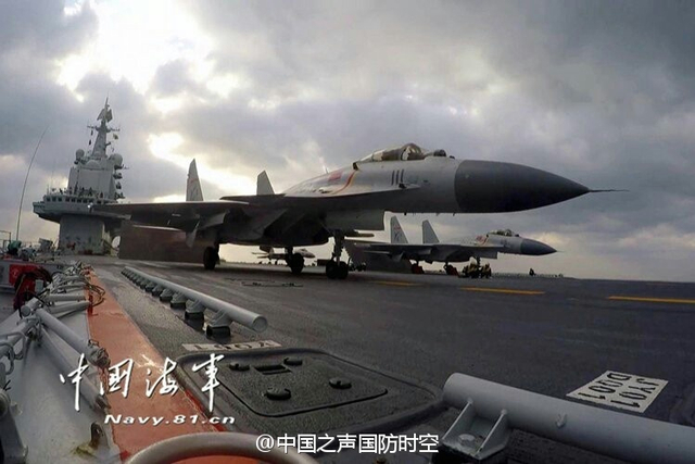 辽宁舰黄海演习：13架歼15铺满甲板创纪录