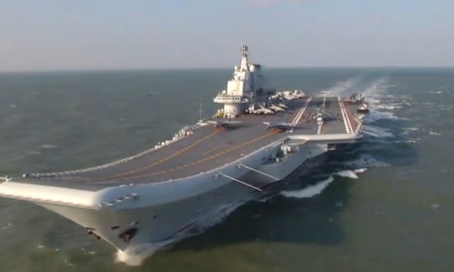 辽宁舰黄海演习：13架歼15铺满甲板创纪录