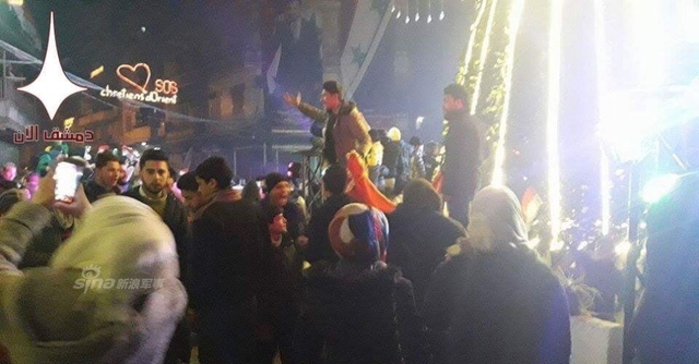叙利亚各地欢庆阿勒颇大捷！民众街头喜迎圣诞