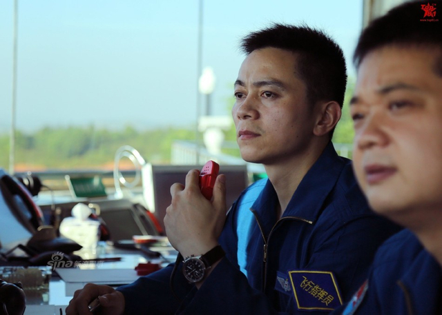 边开飞机边摄影!轰6K男神机长拍下黄岩岛美照