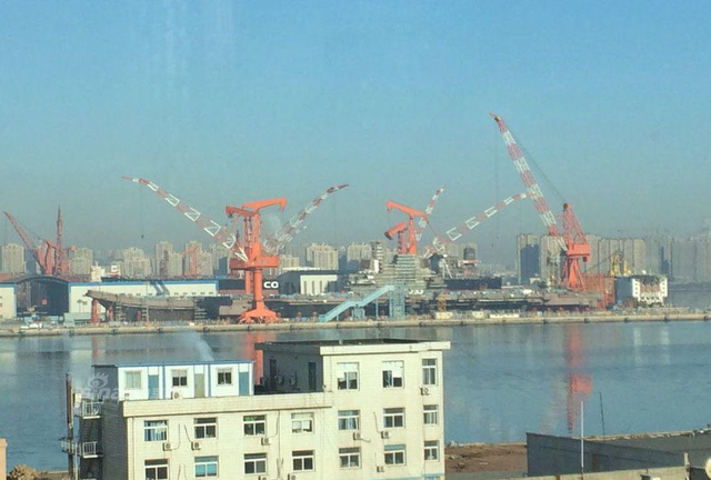 争取春节前下水！中国国产001A航母抓紧刷漆中