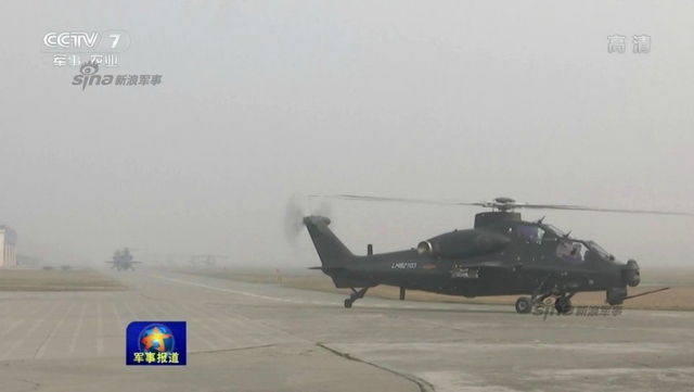 雾霾天也要搞训练:13集团军武直10冒霾搞训练
