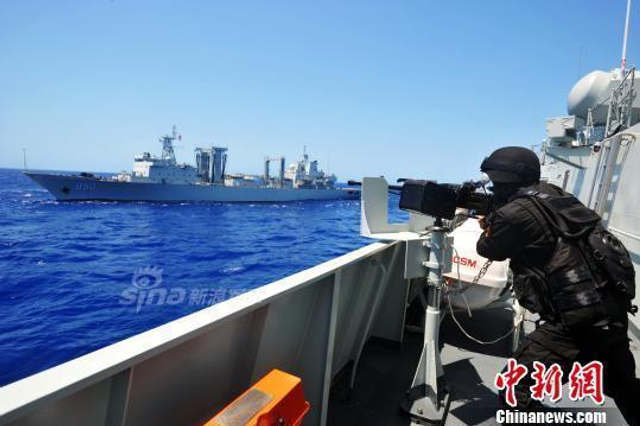 中国海军迎接2017：航母在南海 两舰队在印度洋