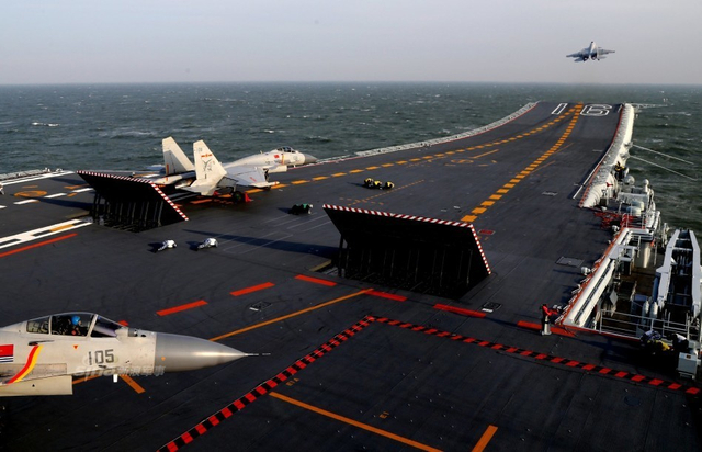 乘风破浪狂飙30节！辽宁号航母战斗群高清大图