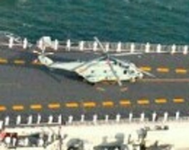 辽宁号航母舰载直升机大合影：首曝直18F上舰