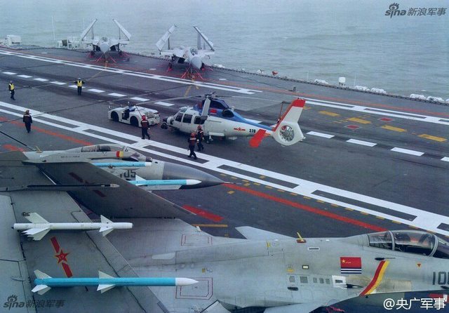 辽宁号航母舰载直升机大合影：首曝直18F上舰