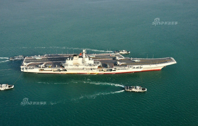 亦有兵力投送能力！辽宁舰两架直18运输直升机