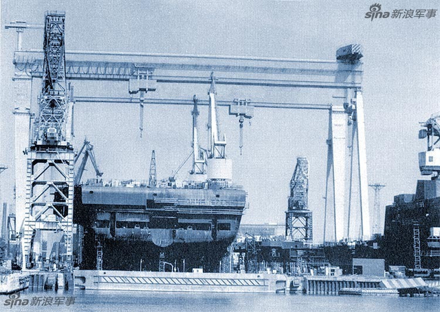 俄罗斯航母曾经的岁月：和辽宁舰唯一的合影照