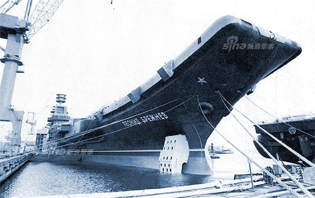 俄罗斯航母曾经的岁月：和辽宁舰唯一的合影照