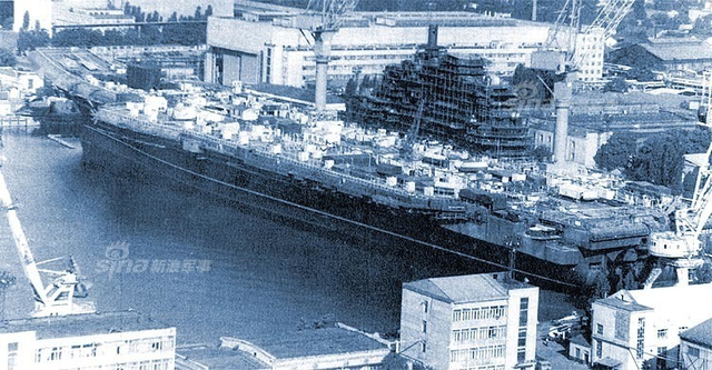 俄罗斯航母曾经的岁月：和辽宁舰唯一的合影照