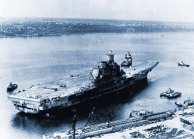 俄罗斯航母曾经的岁月：和辽宁舰唯一的合影照