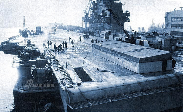 俄罗斯航母曾经的岁月：和辽宁舰唯一的合影照