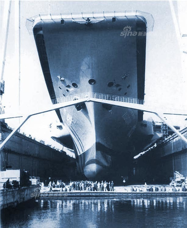 俄罗斯航母曾经的岁月：和辽宁舰唯一的合影照