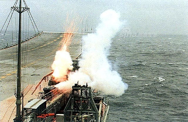 俄罗斯航母曾经的岁月：和辽宁舰唯一的合影照