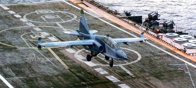 俄罗斯航母曾经的岁月：和辽宁舰唯一的合影照