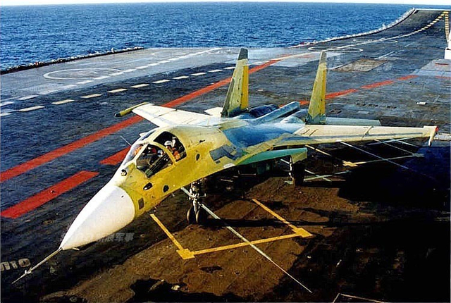 俄罗斯航母曾经的岁月：和辽宁舰唯一的合影照