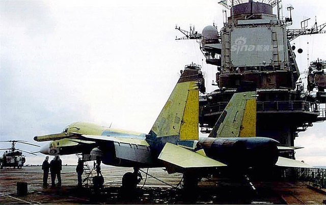 俄罗斯航母曾经的岁月：和辽宁舰唯一的合影照