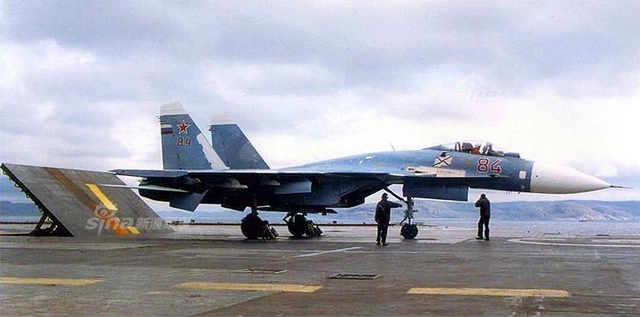 俄罗斯航母曾经的岁月：和辽宁舰唯一的合影照