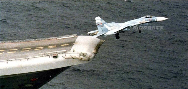 俄罗斯航母曾经的岁月：和辽宁舰唯一的合影照