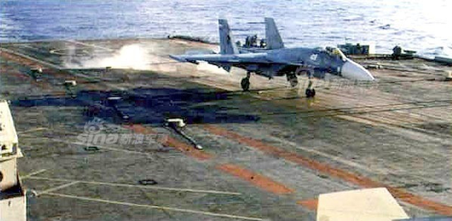 俄罗斯航母曾经的岁月：和辽宁舰唯一的合影照