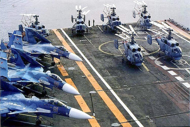 俄罗斯航母曾经的岁月：和辽宁舰唯一的合影照