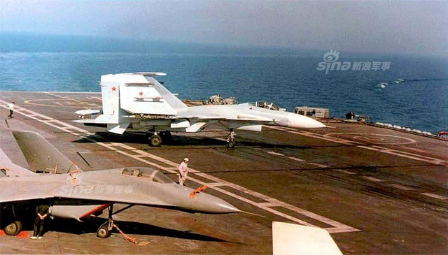 俄罗斯航母曾经的岁月：和辽宁舰唯一的合影照