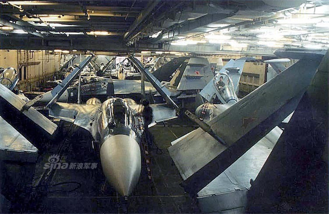 俄罗斯航母曾经的岁月：和辽宁舰唯一的合影照