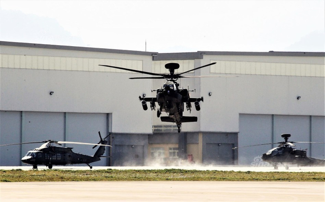 大小姐你吼不吼呀!蔡英文首次踏进阿帕奇武直