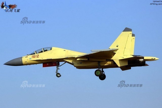 曝疑似歼16战机高清大照 细节毕现太行菊花亮眼