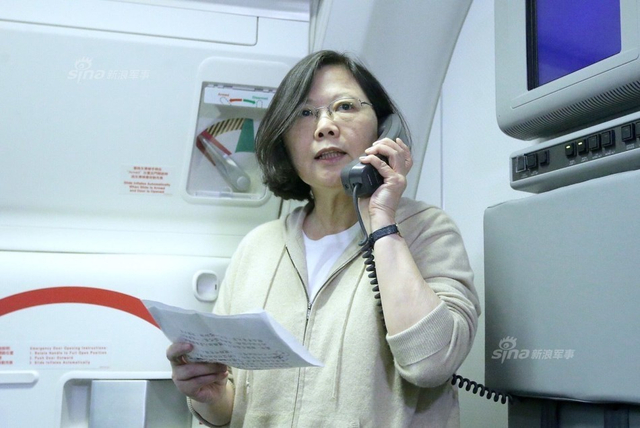 蔡英文非法窜访美国 台军出动大批F16战机护航