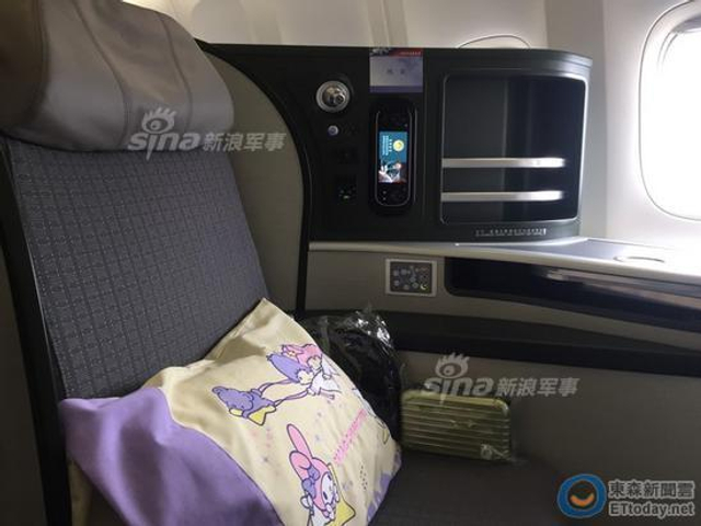 蔡英文非法窜访美国 台军出动大批F16战机护航