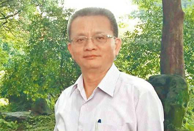 五星红旗飘扬台湾政府楼前!民众欢迎大陆动武