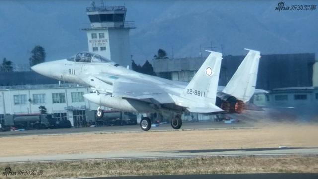 拦中国空军?日本F15挂弹起飞