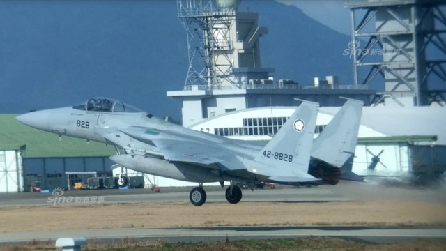 又是去拦截中国空军?日本F15战机挂实弹起飞