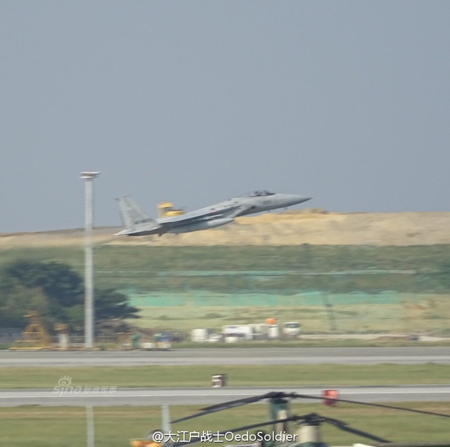 又是去拦截中国空军?日本F15战机挂实弹起飞