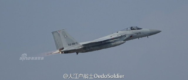又是去拦截中国空军?日本F15战机挂实弹起飞