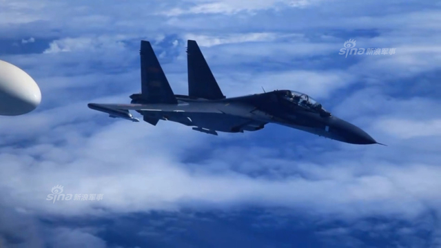 又是去拦截中国空军?日本F15战机挂实弹起飞