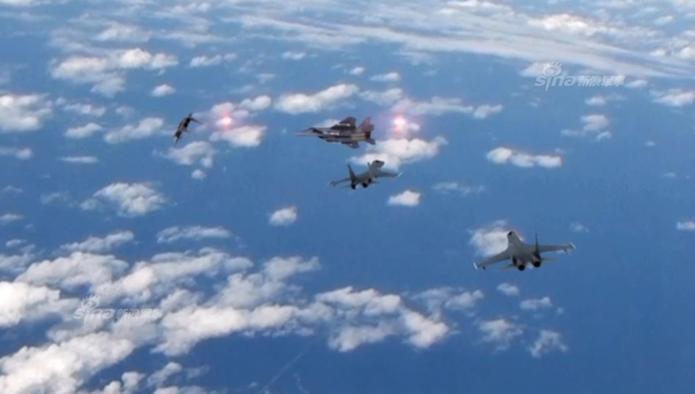 又是去拦截中国空军?日本F15战机挂实弹起飞