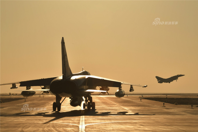 电子豹压制防空！中国红剑军演现对地编队实力