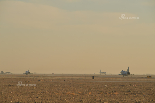 电子豹压制防空！中国红剑军演现对地编队实力