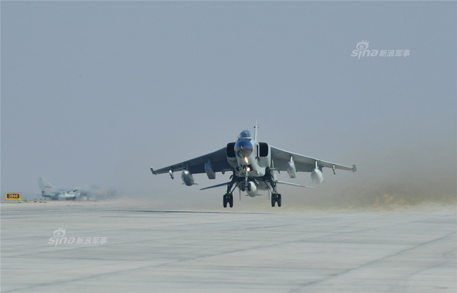 电子豹压制防空！中国红剑军演现对地编队实力