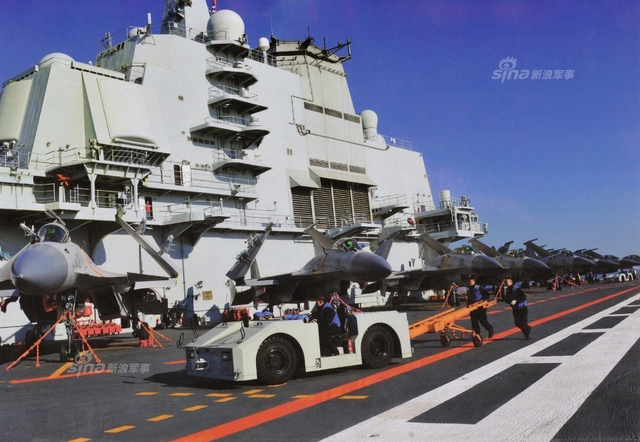 辽宁舰最大起飞战备模式:歼15舰载机密集排列