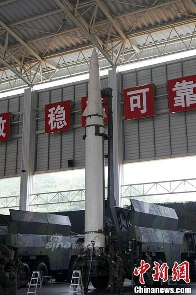 中国东风15导弹十枚震撼齐射!威慑台湾某些人